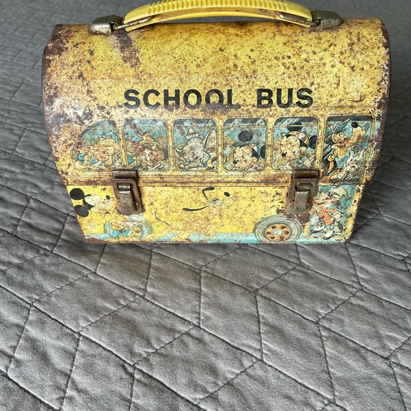 Walt Disney metal school bus lunch box Collectable vintage Retro 60s functioning - Picture 8 of 8